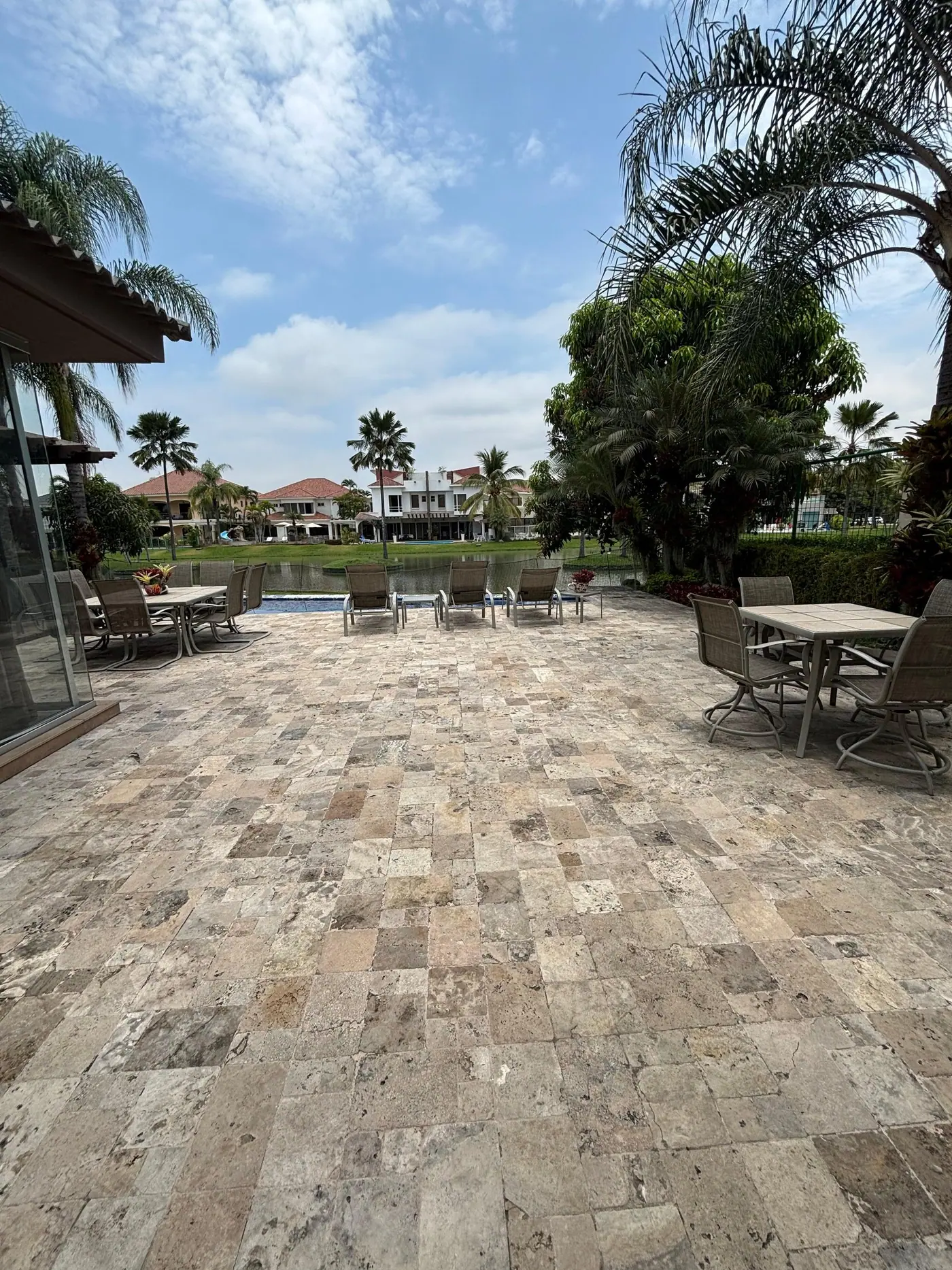 Casa Al Lago con Amplios Espacios, foto 1